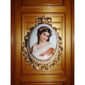 Vtg Firenze Limoge France Hand Painted Porcelain Cameo Pendant Goldette 1.5”